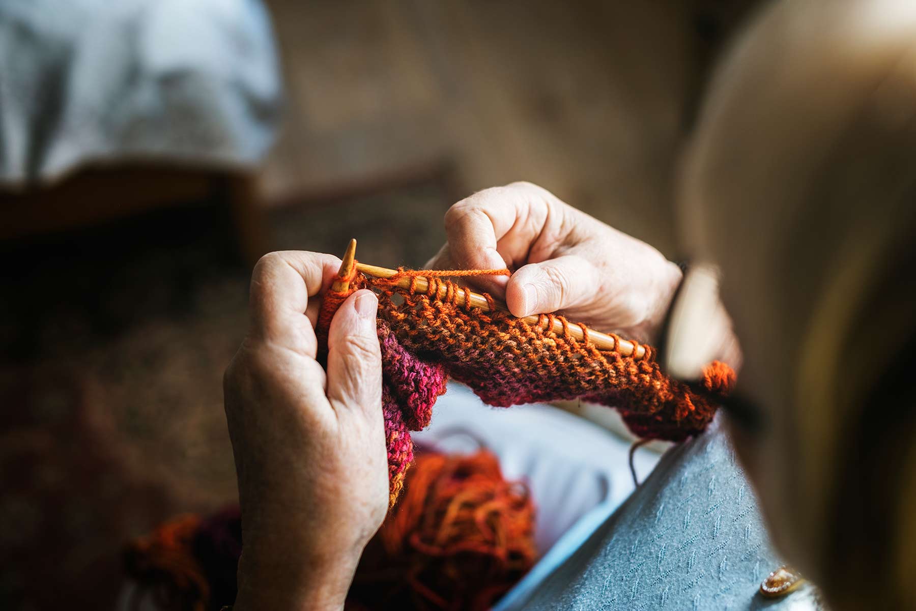 senior woman knitting for hobby at home 2022 09 16 08 10 13 utc