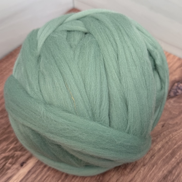 Brown Sheep Dyed Wool Roving 01 Arctic Moss. solid combed top.