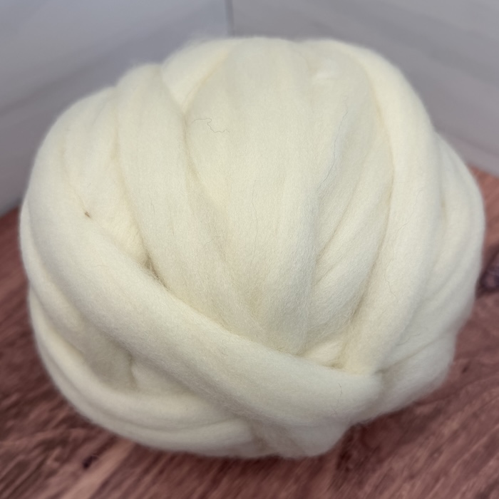 Brown Sheep Dyed Wool Roving 09 Natural. solid combed top.