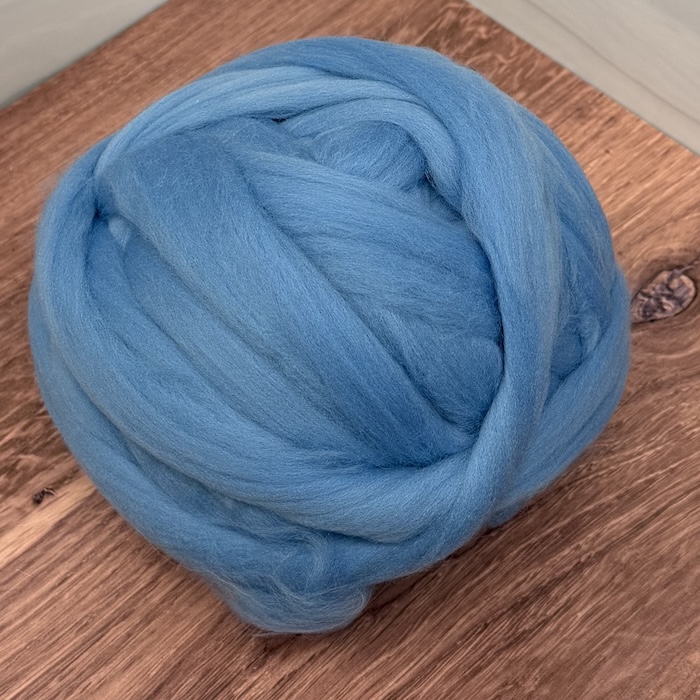 Brown Sheep Dyed Wool Roving 15 Spring Spritz, solid combed top.