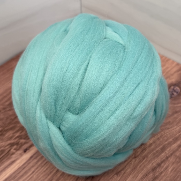Brown Sheep Dyed Wool Roving 17 Tropical Surf, solid combed top.
