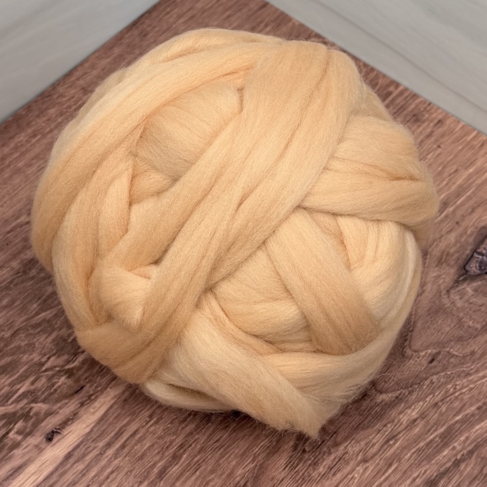 Brown Sheep Dyed Wool Roving 21 Peach Jam, solid combed top.